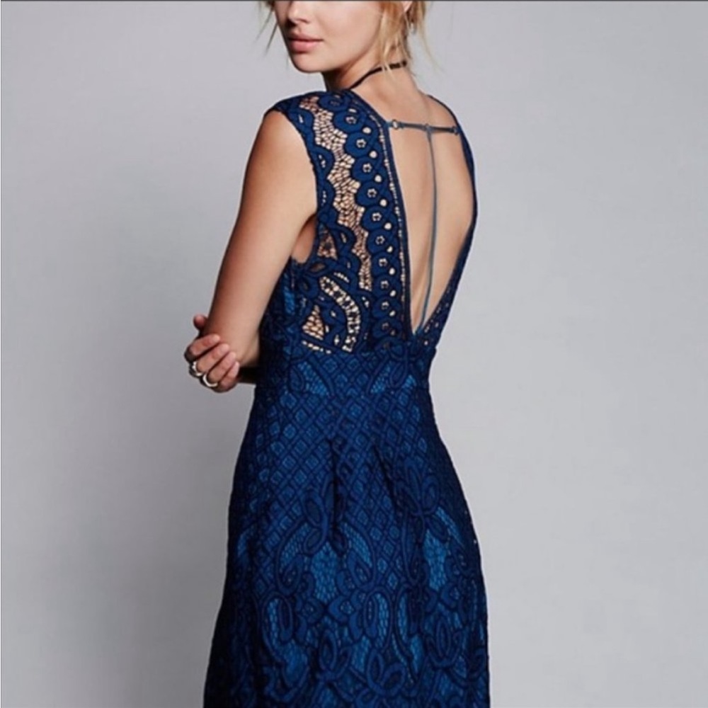 Free People One Million Lovers Lace Mini Dress V-Neckline Blue Sz 2 - Picture 2 of 16